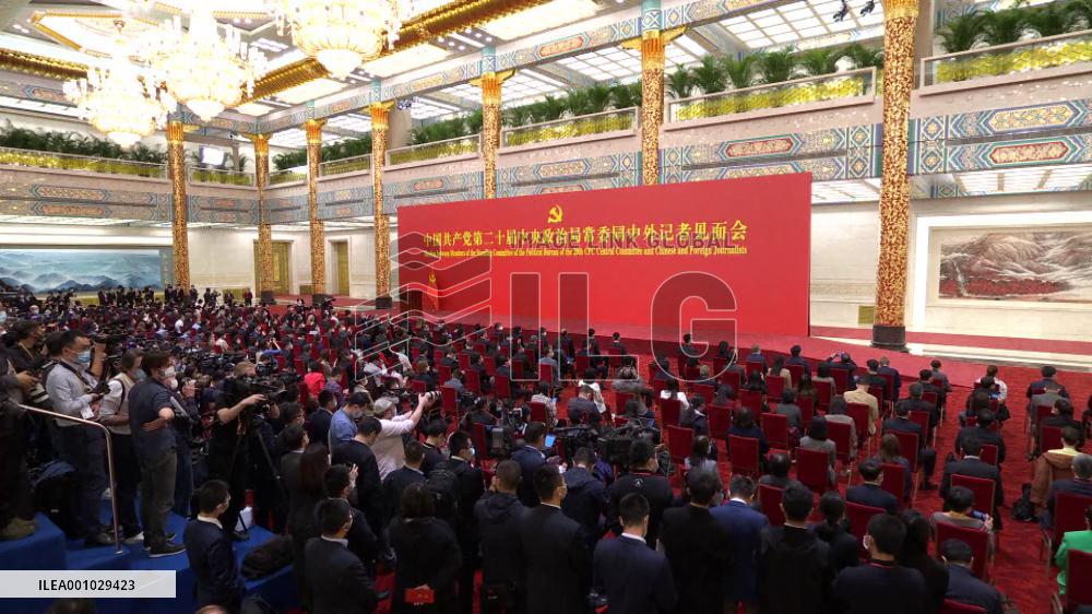 Xi Jinping leads CPC leadership in meeting the press
