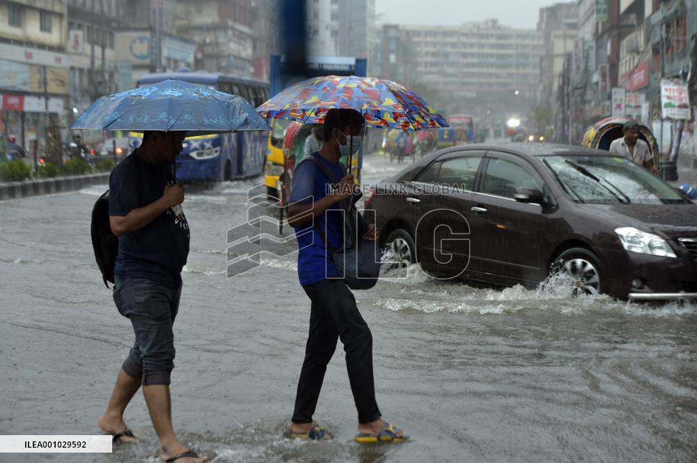BANGLADESH-DHAKA-CYCLONE-SITRANG