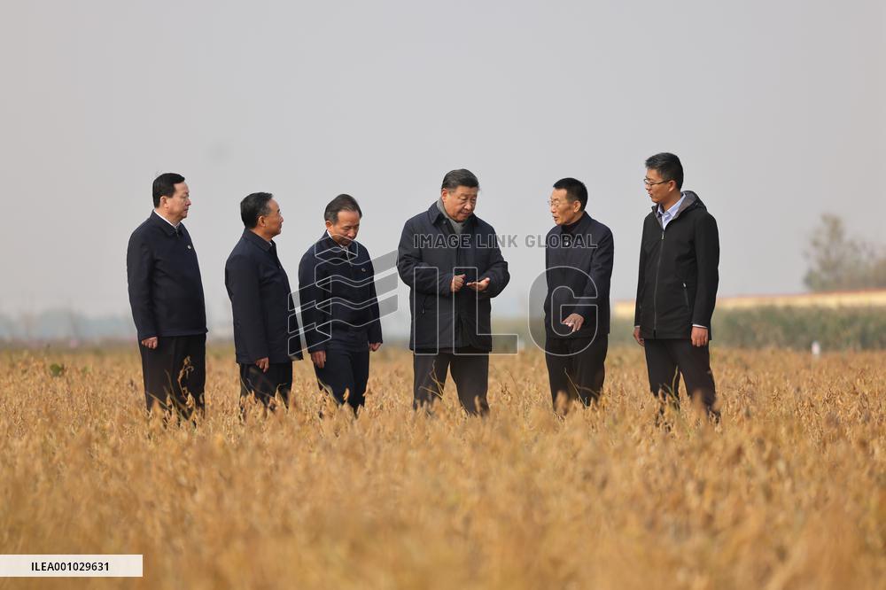 Profile: Xi Jinping leads China on new journey