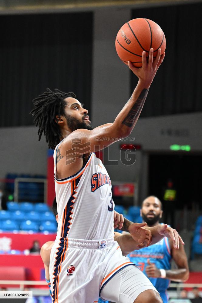 (SP)CHINA-HANGZHOU-BASKETBALL-CBA LEAGUE-SHANGHAI VS SHANDONG (CN)