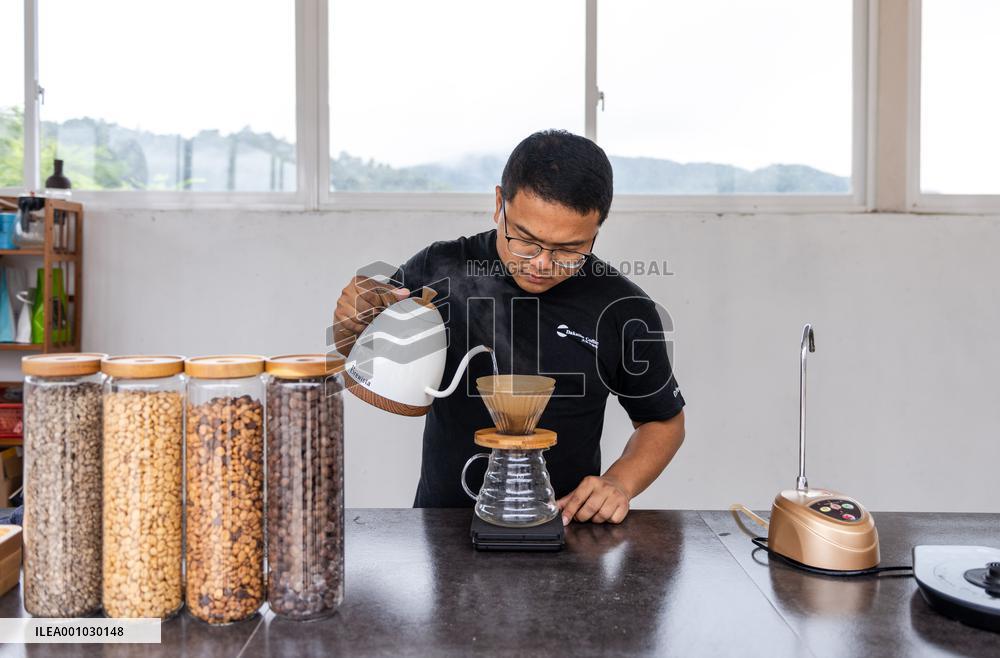 Xinhua Headlines: China's coffee industry booms amid opening up