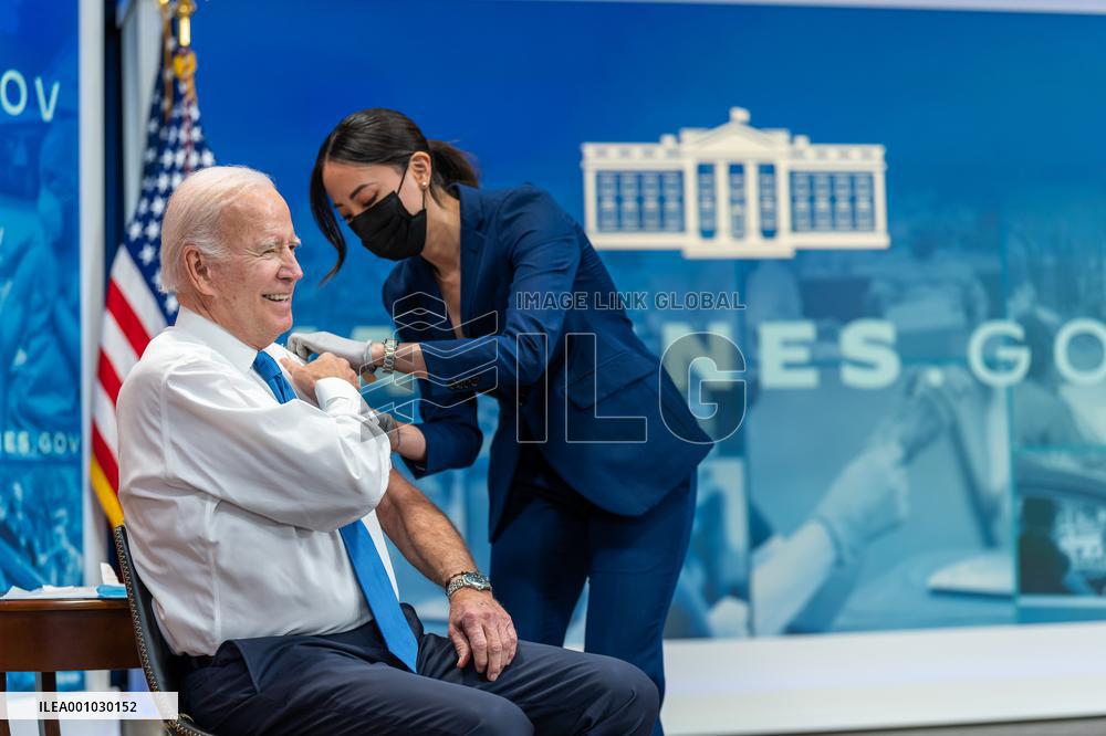 U.S.-BIDEN-COVID-19-BOOSTER SHOT