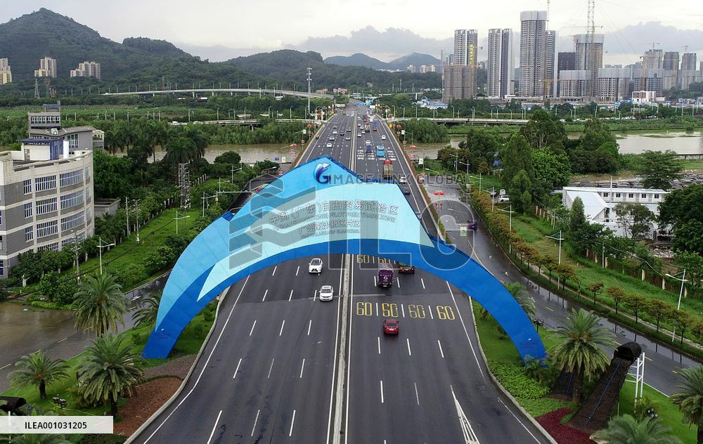 Xinhua Headlines: Pilot FTZs gear up China's high-quality opening up