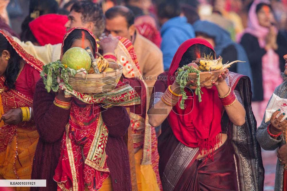 NEPAL-KATHMANDU-CHHATH FESTIVAL