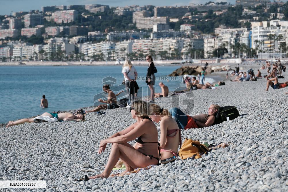 FRANCE-WEATHER-HOT AUTUMN