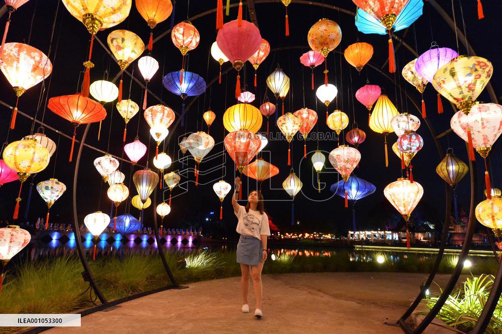 THAILAND-SAMUT PRAKAN-LANTERN-FOOD-FESTIVAL