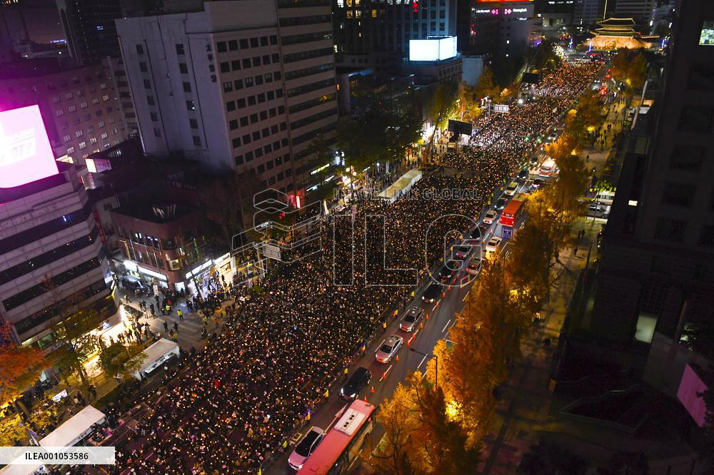 Candlelight vigil for crush victims in Seoul