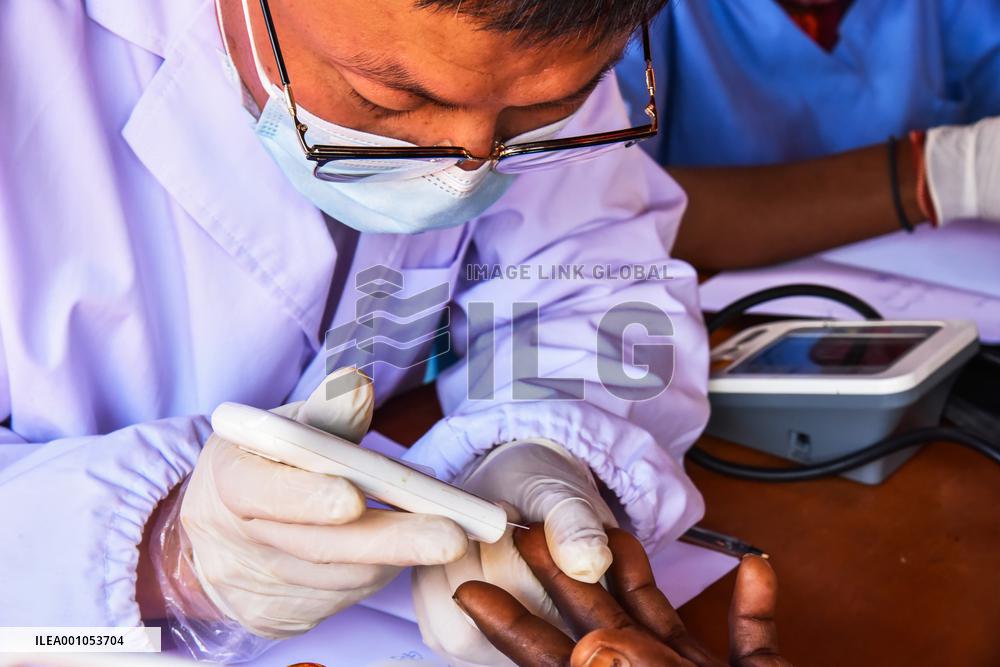 CAMEROON-BANGOU-CHINESE MEDICAL TEAM-FREE HEALTH SERVICE