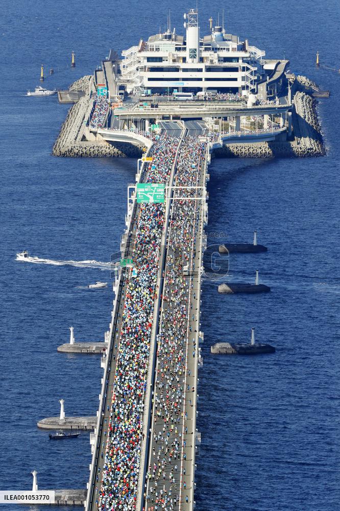 Marathon event on Tokyo Bay expressway