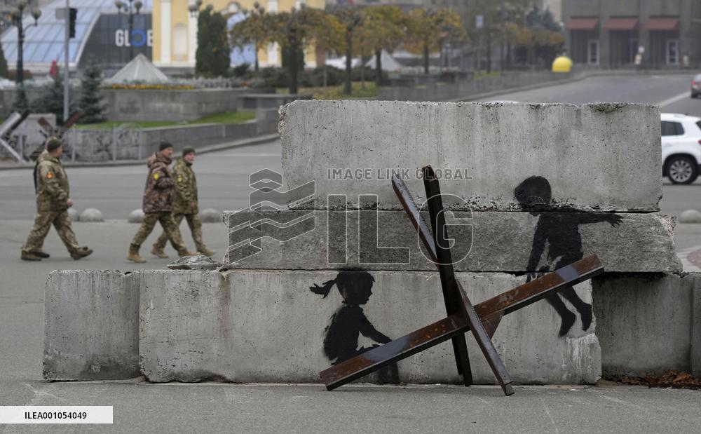 Banksy-esque artwork in Kyiv