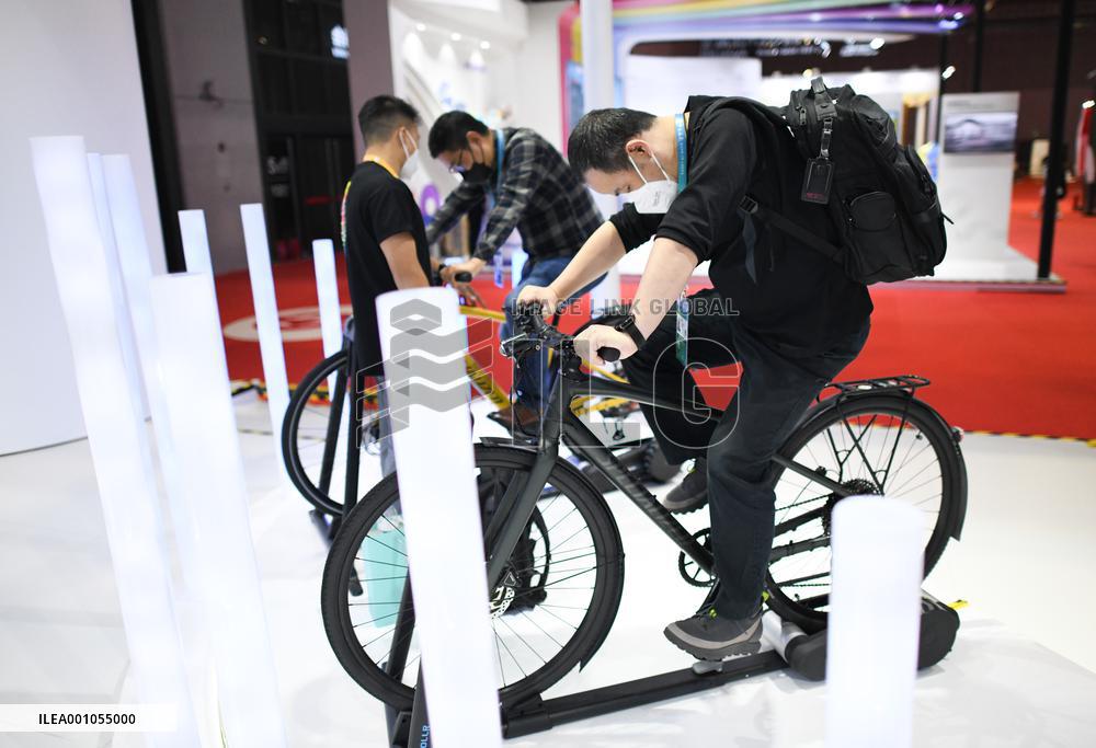 (CIIE) CHINA-SHANGHAI-CIIE-SPORTS EQUIPMENT (CN)