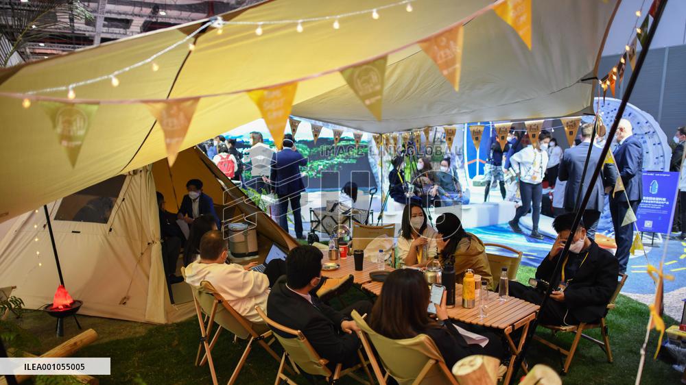 (CIIE) CHINA-SHANGHAI-CIIE-SPORTS EQUIPMENT (CN)