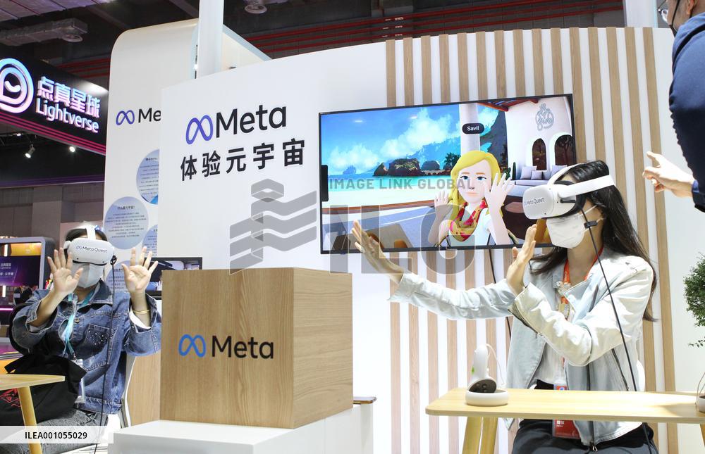 (CIIE) CHINA-SHANGHAI-CIIE-HIGH-TECH PRODUCTS-VISUAL EXPERIENCE (CN)