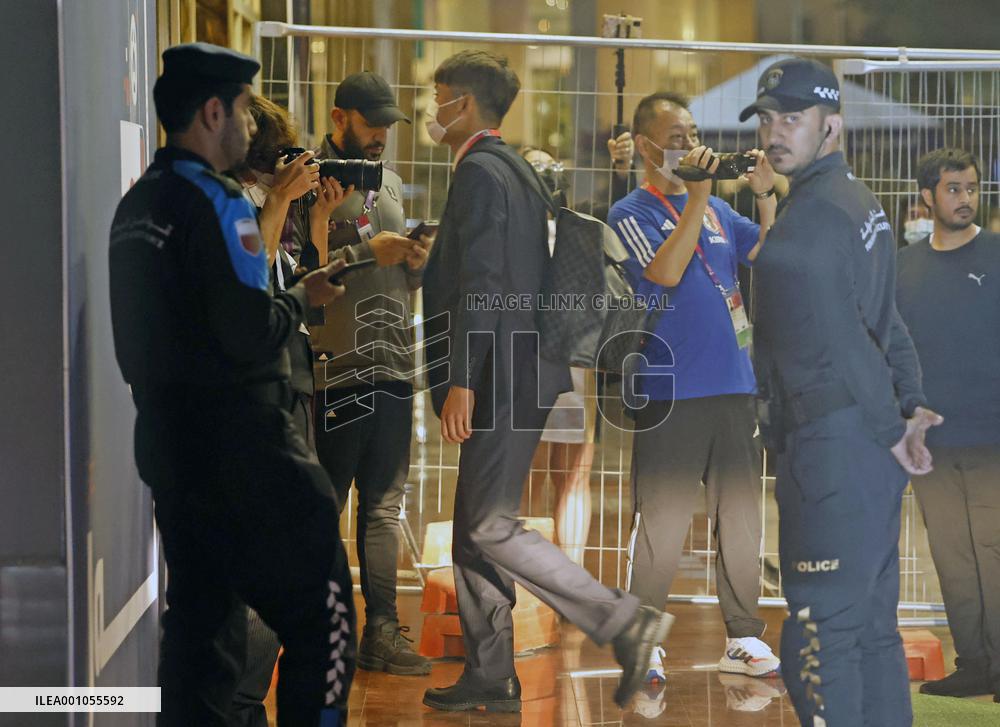 Football: Japan players arrive in Doha