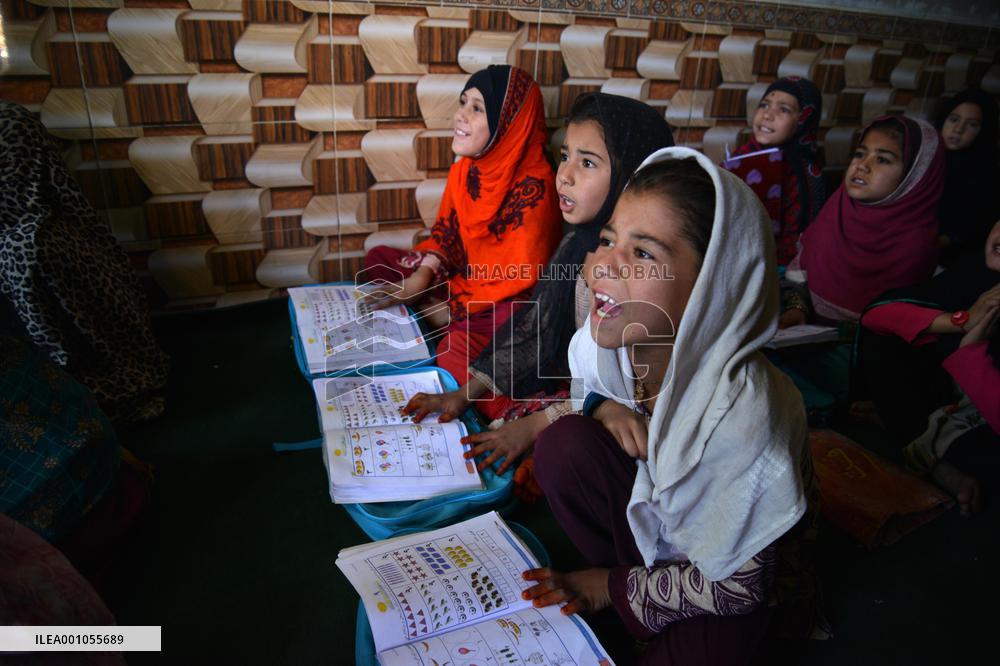 AFGHANISTAN-KANDAHAR-UNICEF-CLASSES