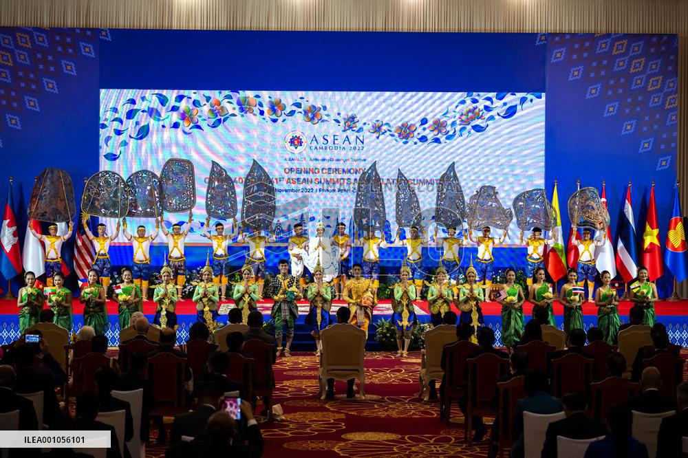 CAMBODIA-PHNOM PENH-ASEAN-SUMMITS-OPENING