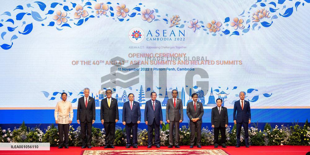 CAMBODIA-PHNOM PENH-ASEAN-SUMMITS-OPENING