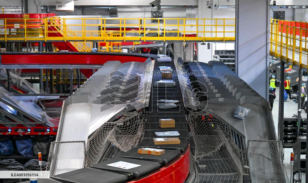 Xinhua Headlines: China's Singles' Day shopping festival a bonanza for global brands