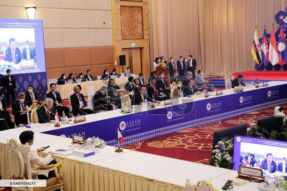 CAMBODIA-PHNOM PENH-ASEAN-SUMMITS-OPENING