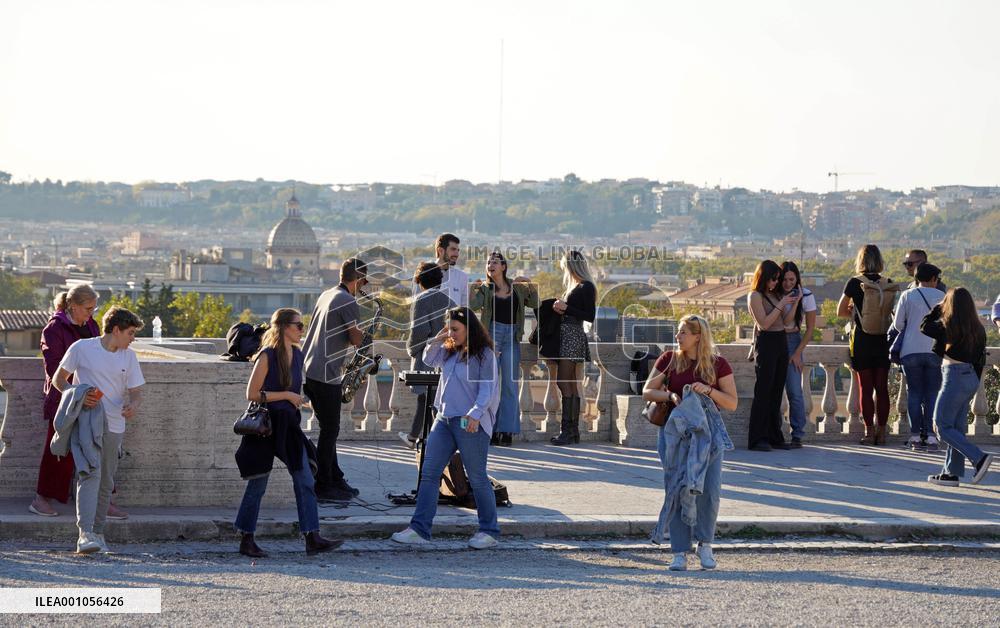 ITALY-ROME-AUTUMN-HIGH TEMPERATURE
