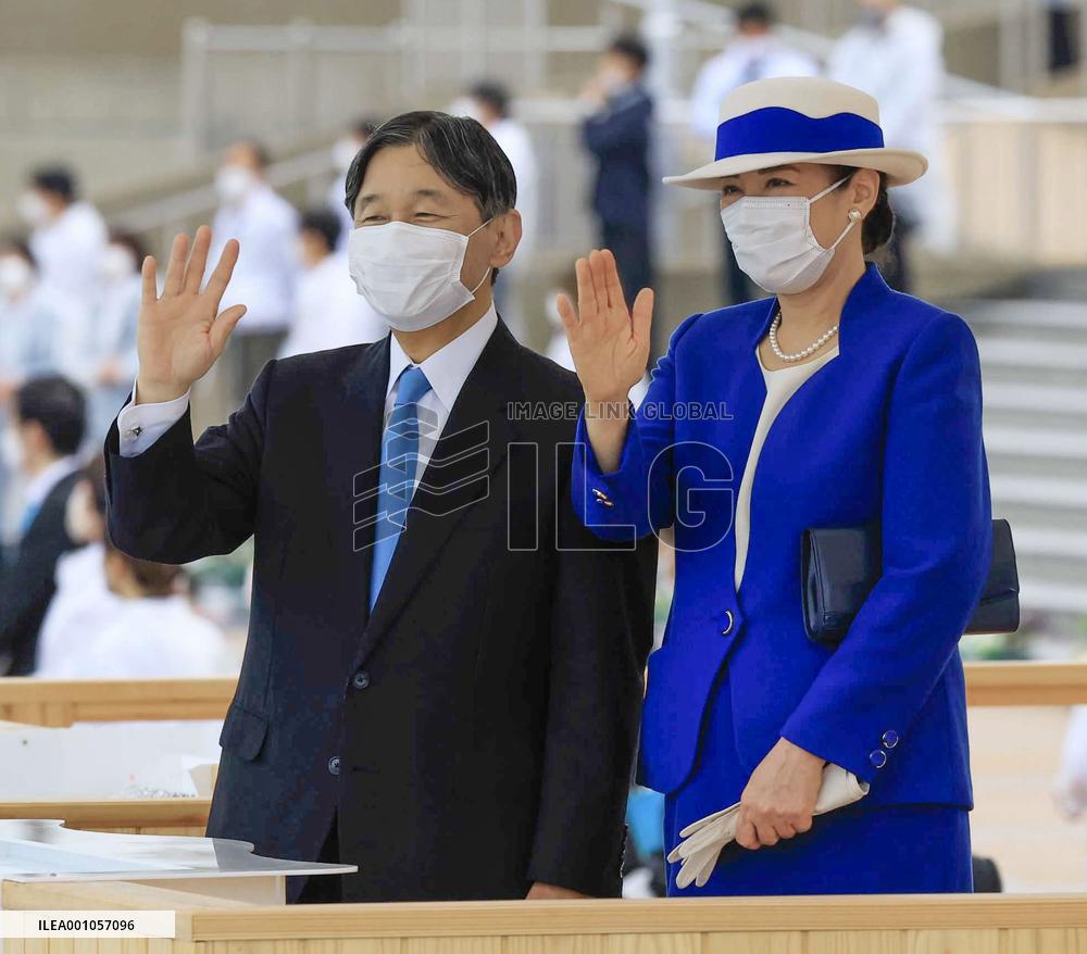 Japanese emperor, empress in Hyogo