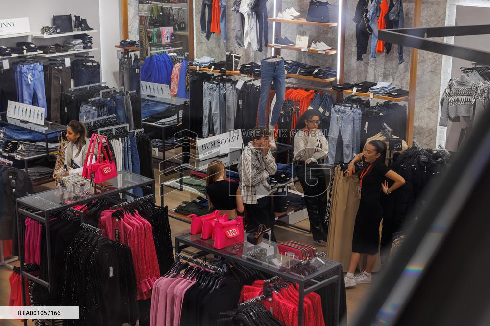 UK-ECONOMY-Q3-CONTRACTION