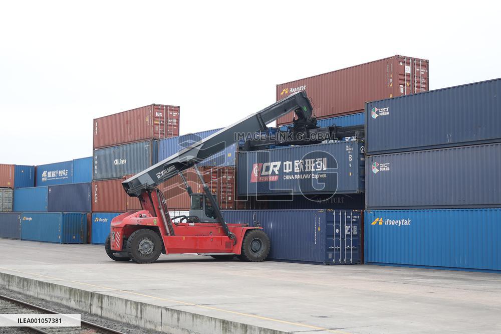 Xinhua Headlines: High hopes on G20, APEC for stronger solidarity in stormy age