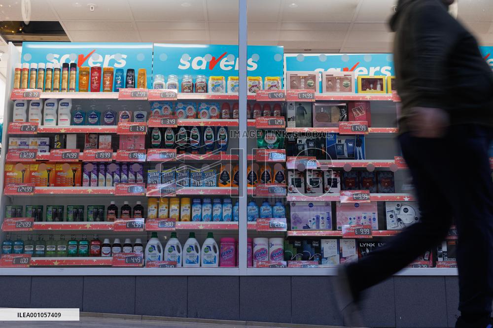 UK-ECONOMY-Q3-CONTRACTION