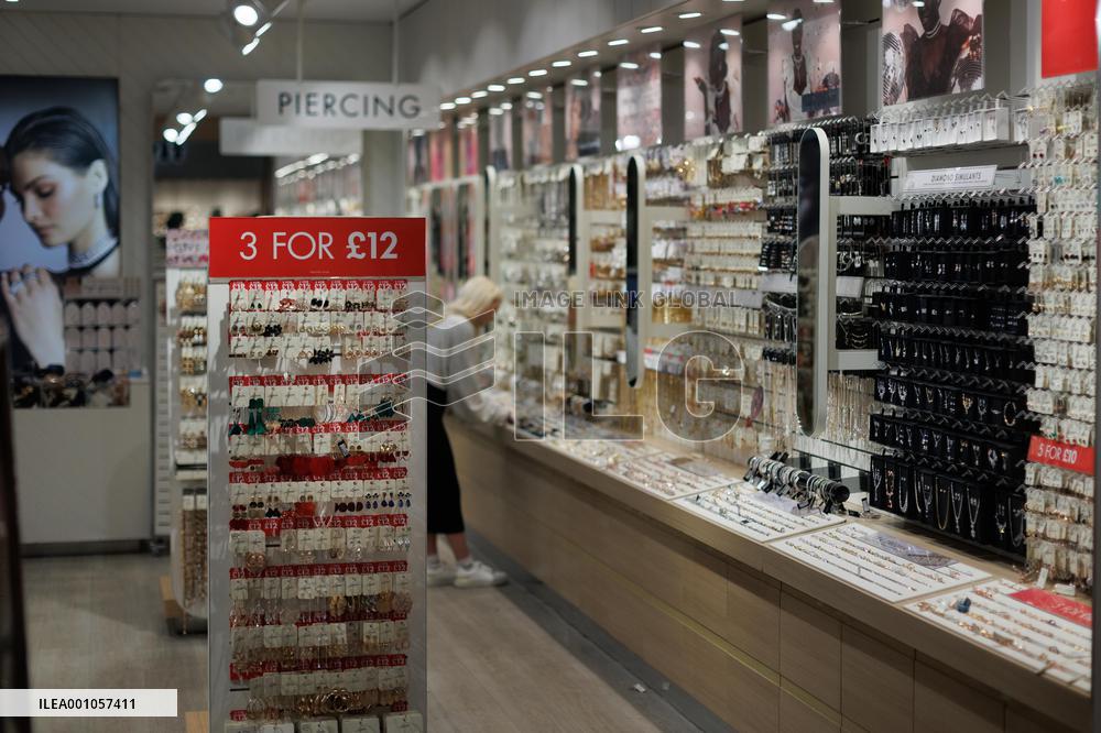 UK-ECONOMY-Q3-CONTRACTION