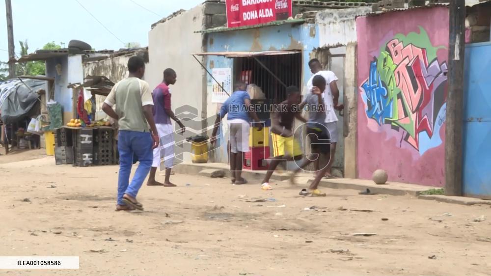 An unusual tourism program in Mozambique by street artists