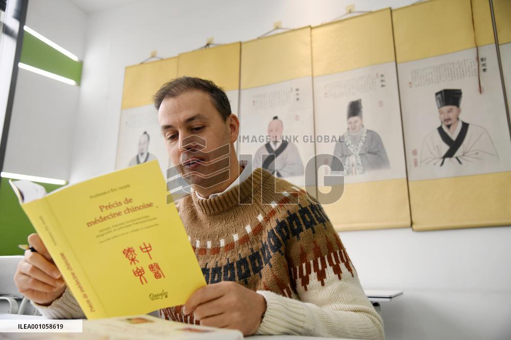 CHINA-SHAANXI-XI'AN-FRENCH EXPAT-TRADITIONAL CHINESE MEDICINE (CN)