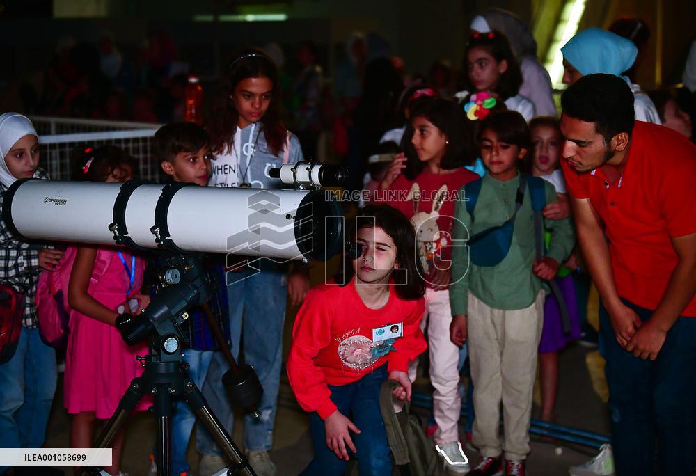 SYRIA-DAMASCUS-CHILDREN-ASTRONOMY