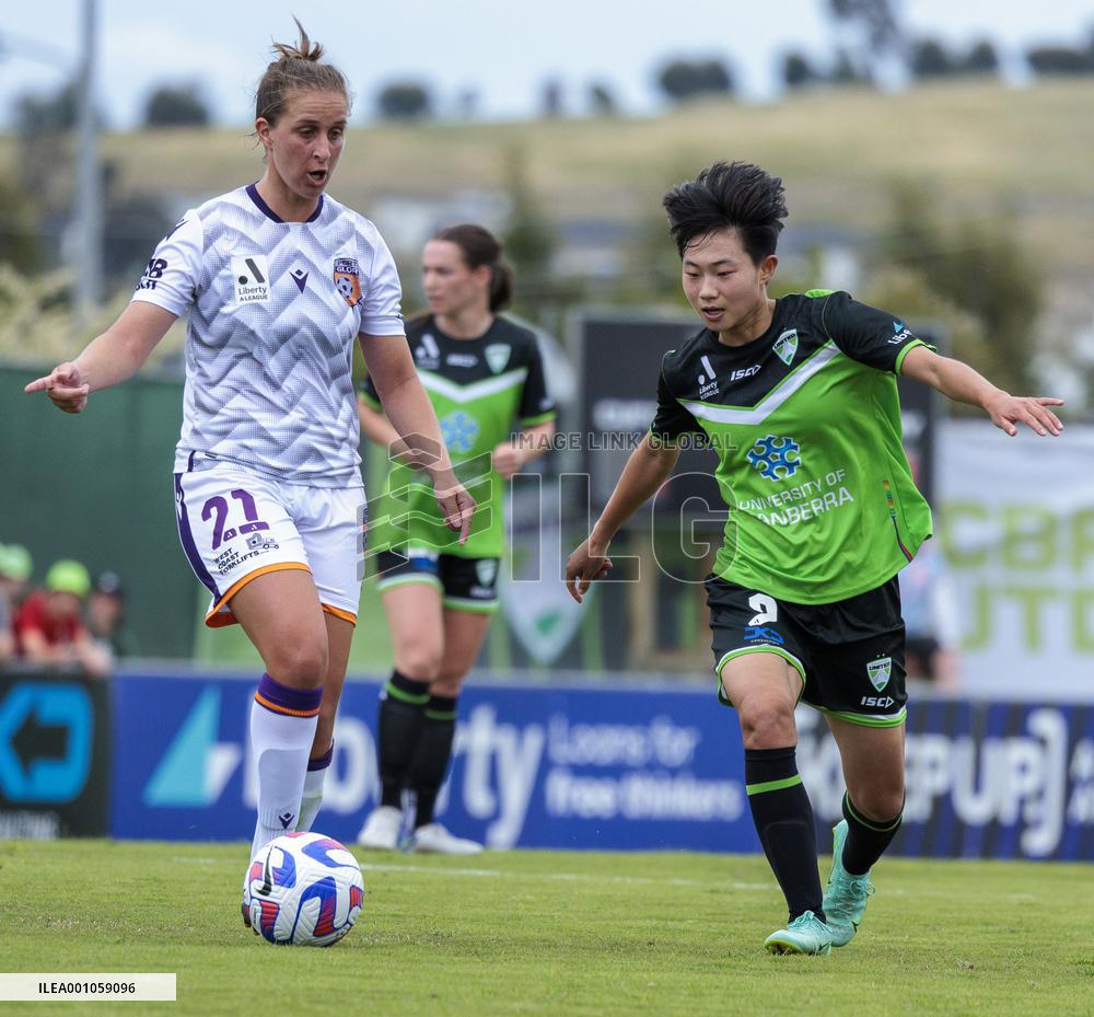 (SP)AUSTRALIA-CANBERRA-FOOTBALL-A-LEAGUE WOMEN-WU CEHNGSHU-DEBUT