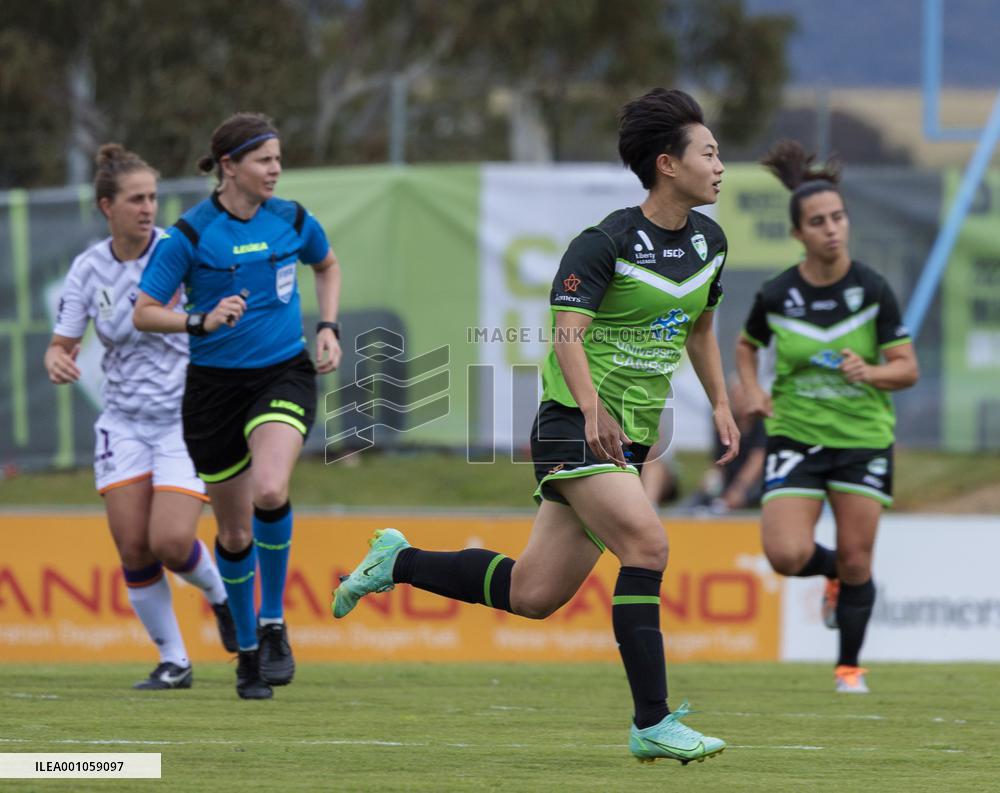 (SP)AUSTRALIA-CANBERRA-FOOTBALL-A-LEAGUE WOMEN-WU CEHNGSHU-DEBUT