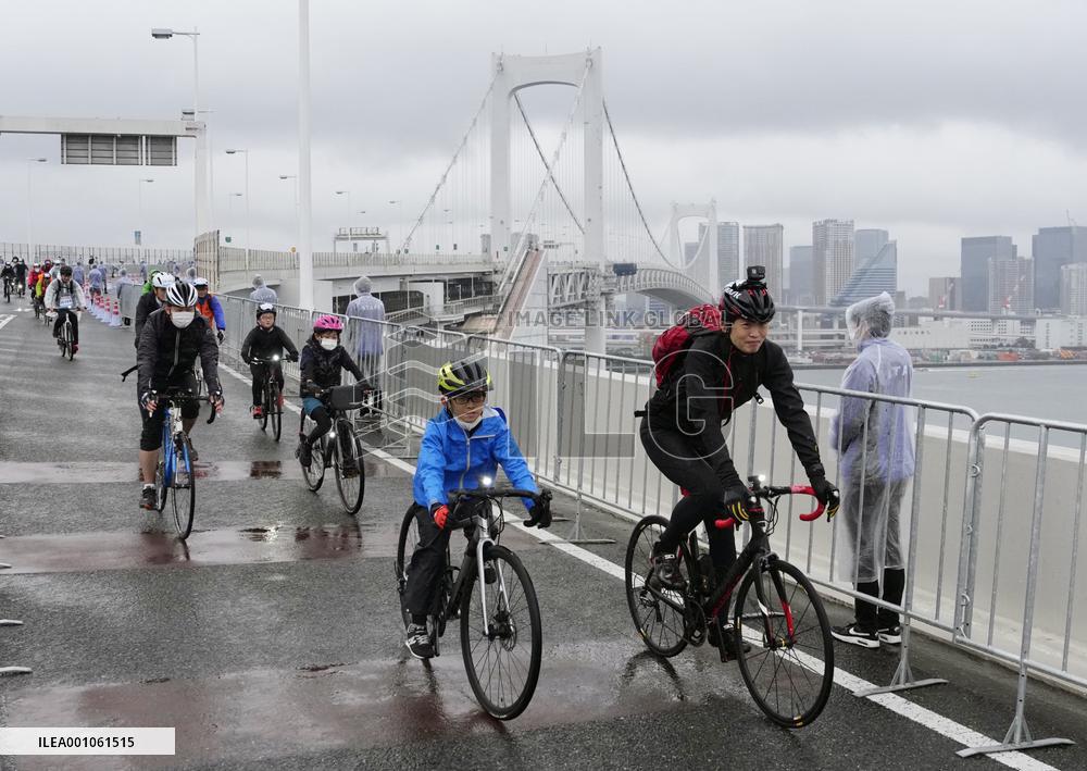 Cycling event on Rainbow Bridge