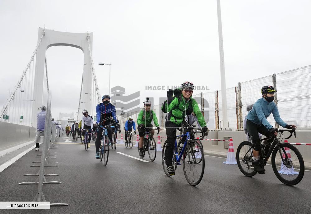 Cycling event on Rainbow Bridge