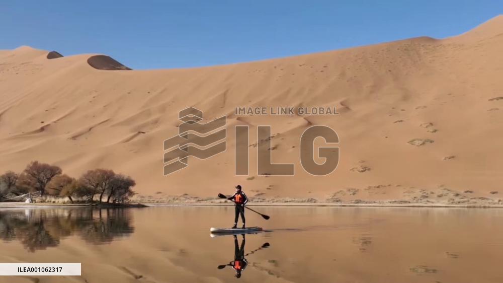 Picturesque lake in N China's desert