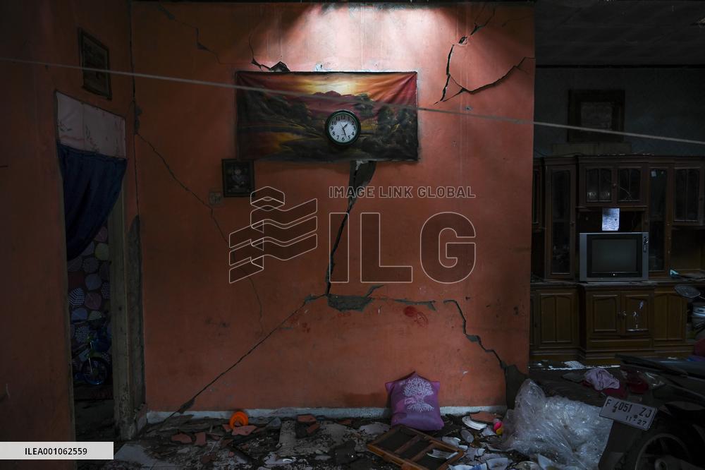 INDONESIA-CIANJUR-EARTHQUAKE-AFTERMATH-WALL CLOCK