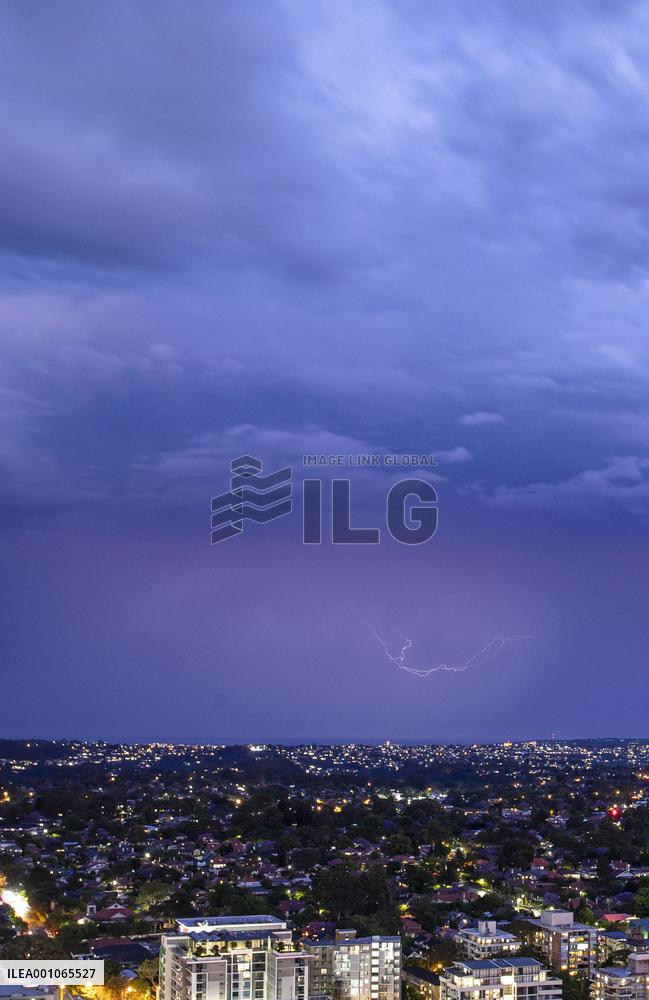 AUSTRALIA-SYDNEY-WEATHER-LIGHTNING