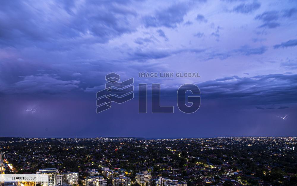 AUSTRALIA-SYDNEY-WEATHER-LIGHTNING