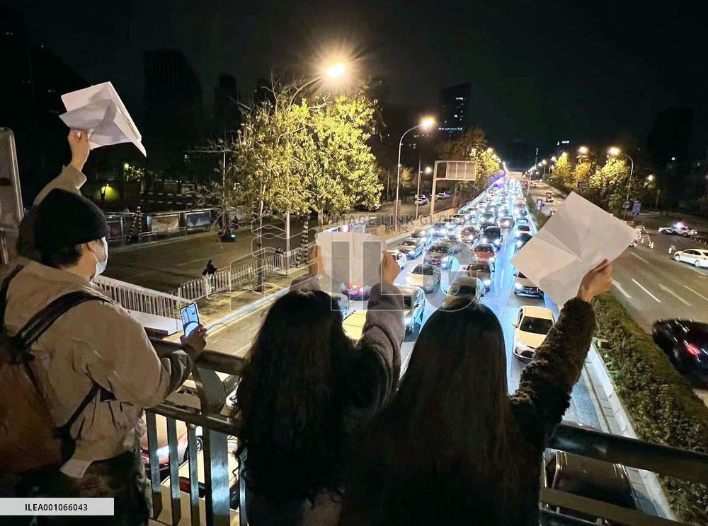 Protest against "zero-COVID" policy in Beijing