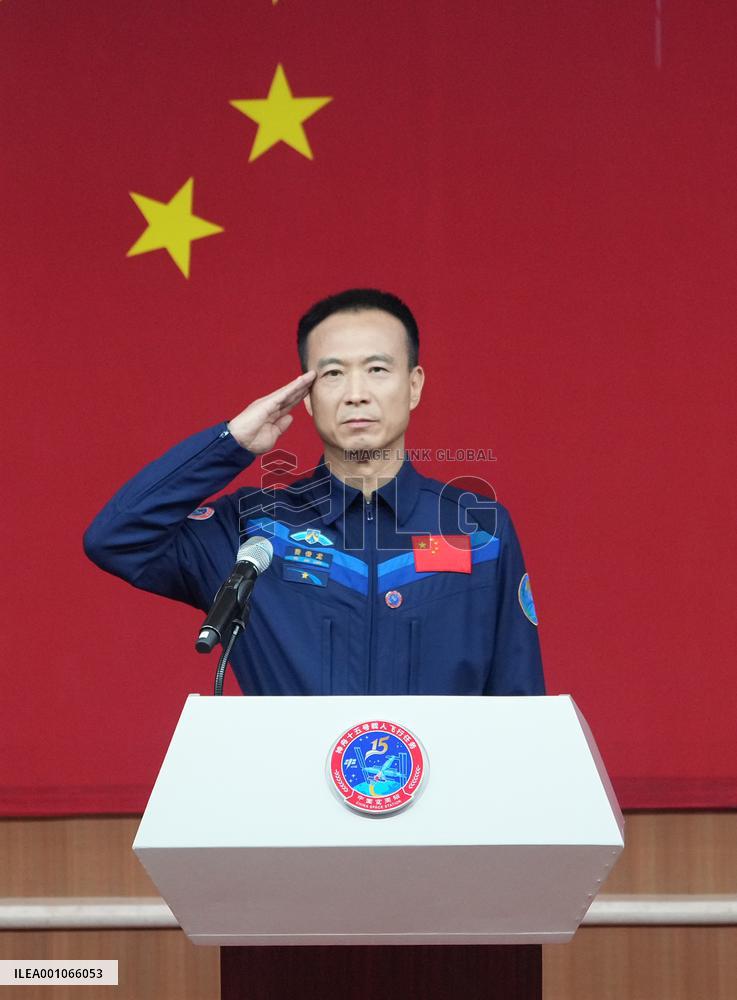 CHINA-SHENZHOU-15-TAIKONAUTS-PRESS CONFERENCE (CN)