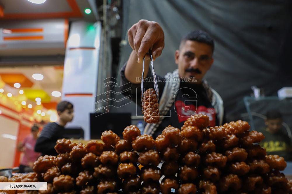 MIDEAST-GAZA CITY-SWEETS