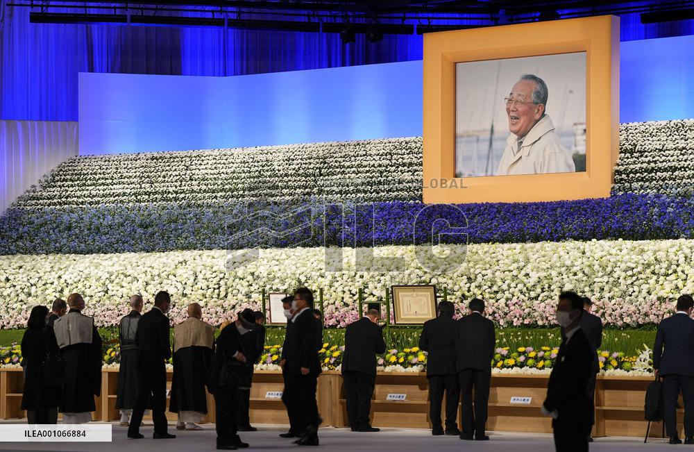 Farewell party for Kyocera founder Inamori