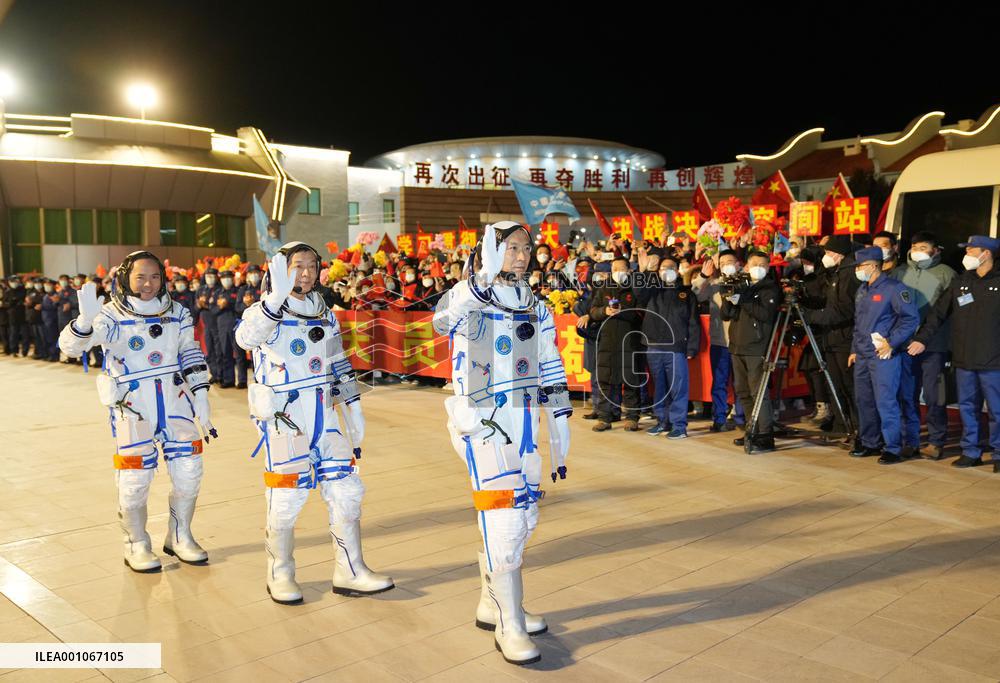 CHINA-JIUQUAN-SHENZHOU-15-ASTRONAUTS-SEE-OFF CEREMONY (CN)