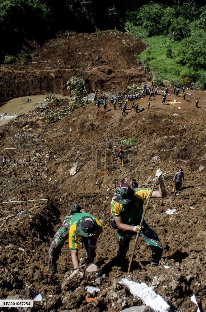 INDONESIA-WEST JAVA-EARTHQUAKE-RESCUE