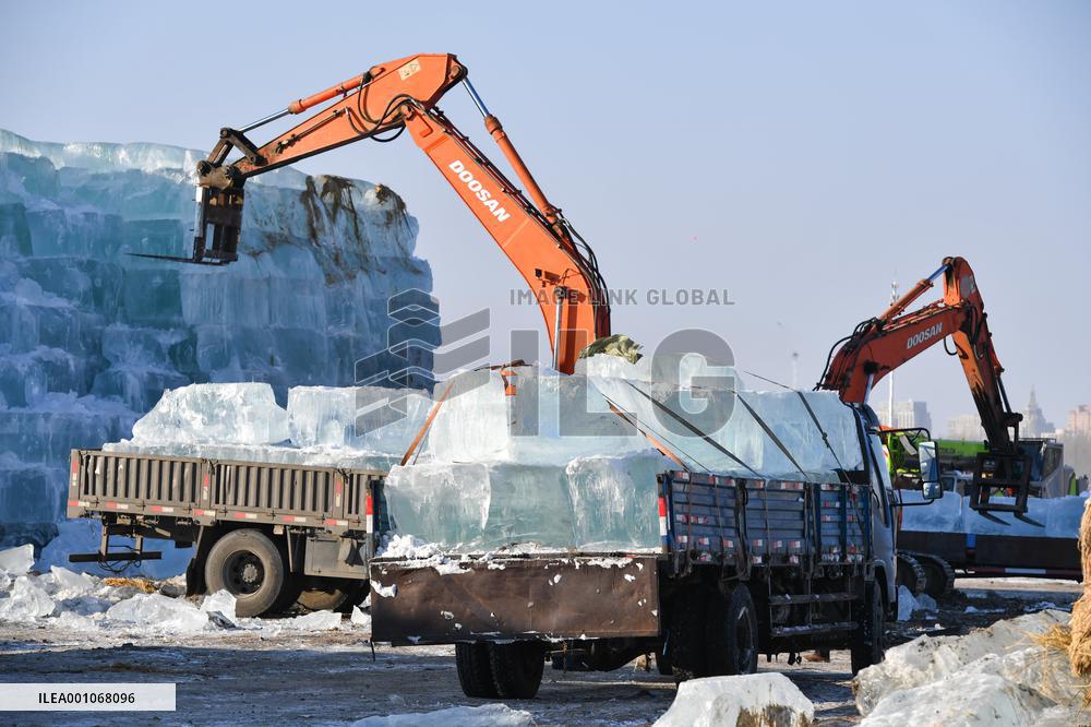 CHINA-HEILONGJIANG-HARBIN-ICE-SNOW WORLD-CONSTRUCTION (CN)