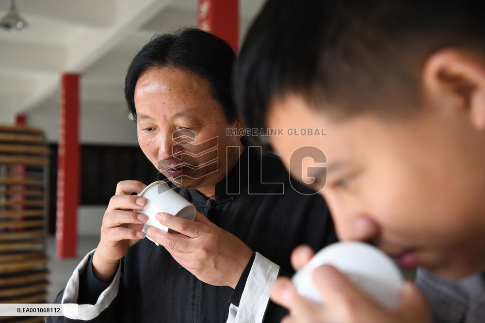 (MASTER OF CRAFTS)CHINA-ANHUI-QIMEN-KEEMUN BLACK TEA-INHERITOR (CN)