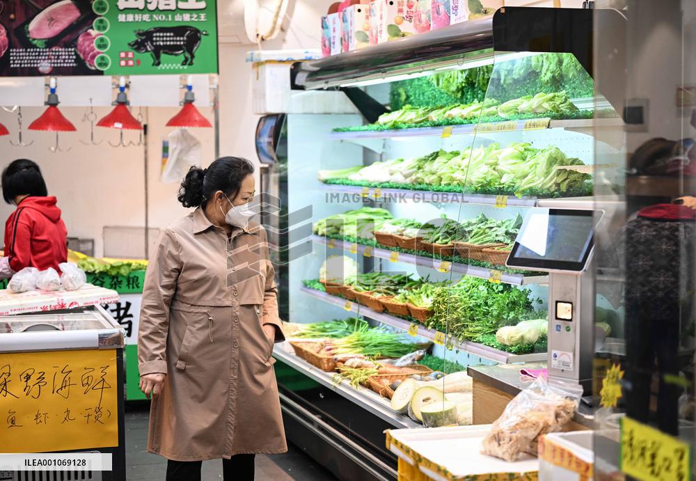 Xinhua Headlines: China actively optimizes COVID-19 response measures