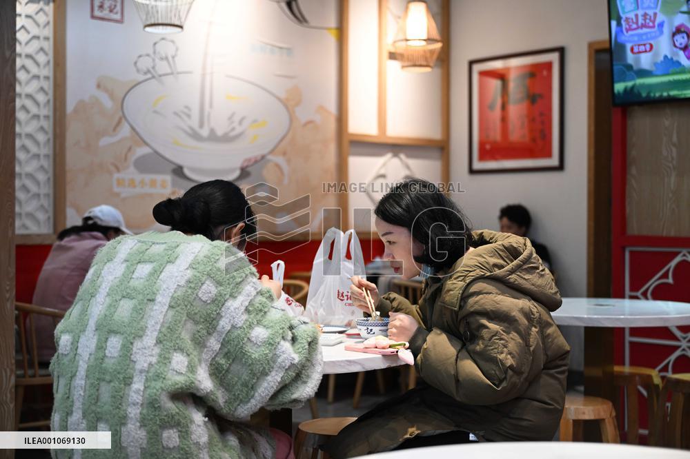 Xinhua Headlines: China actively optimizes COVID-19 response measures